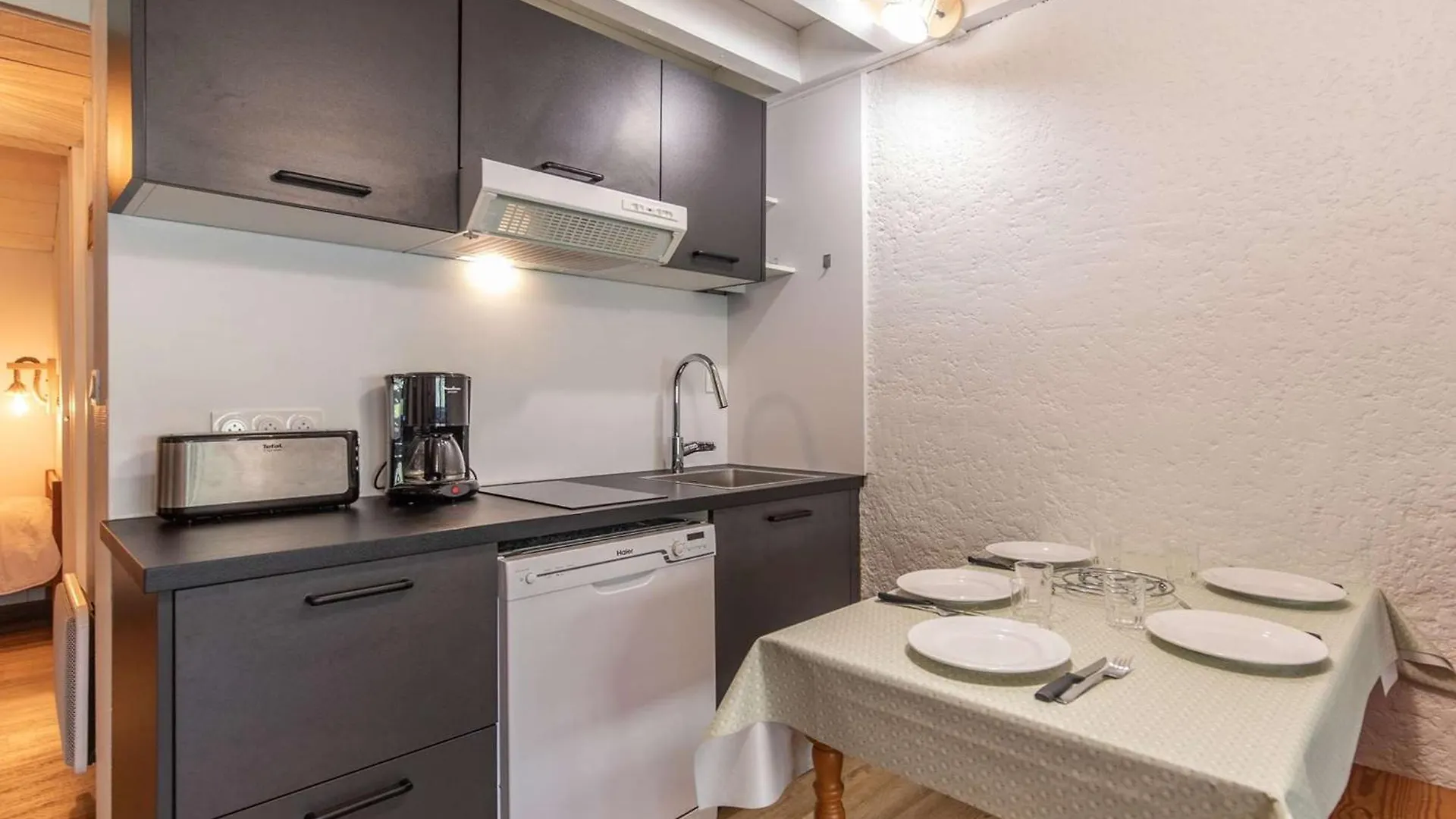 T2 Renove Avec Terrasse, Parking Prive, Local Velos A Cauterets - Fr-1-401-290