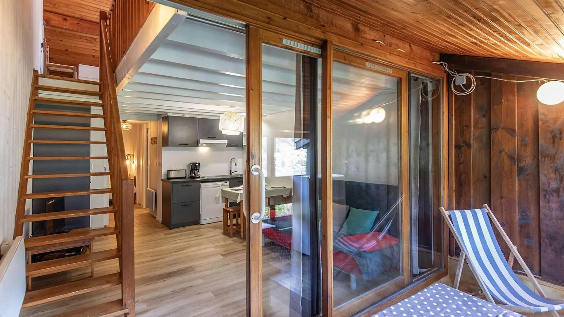 T2 Renove Avec Terrasse, Parking Prive, Local Velos A Cauterets - Fr-1-401-290