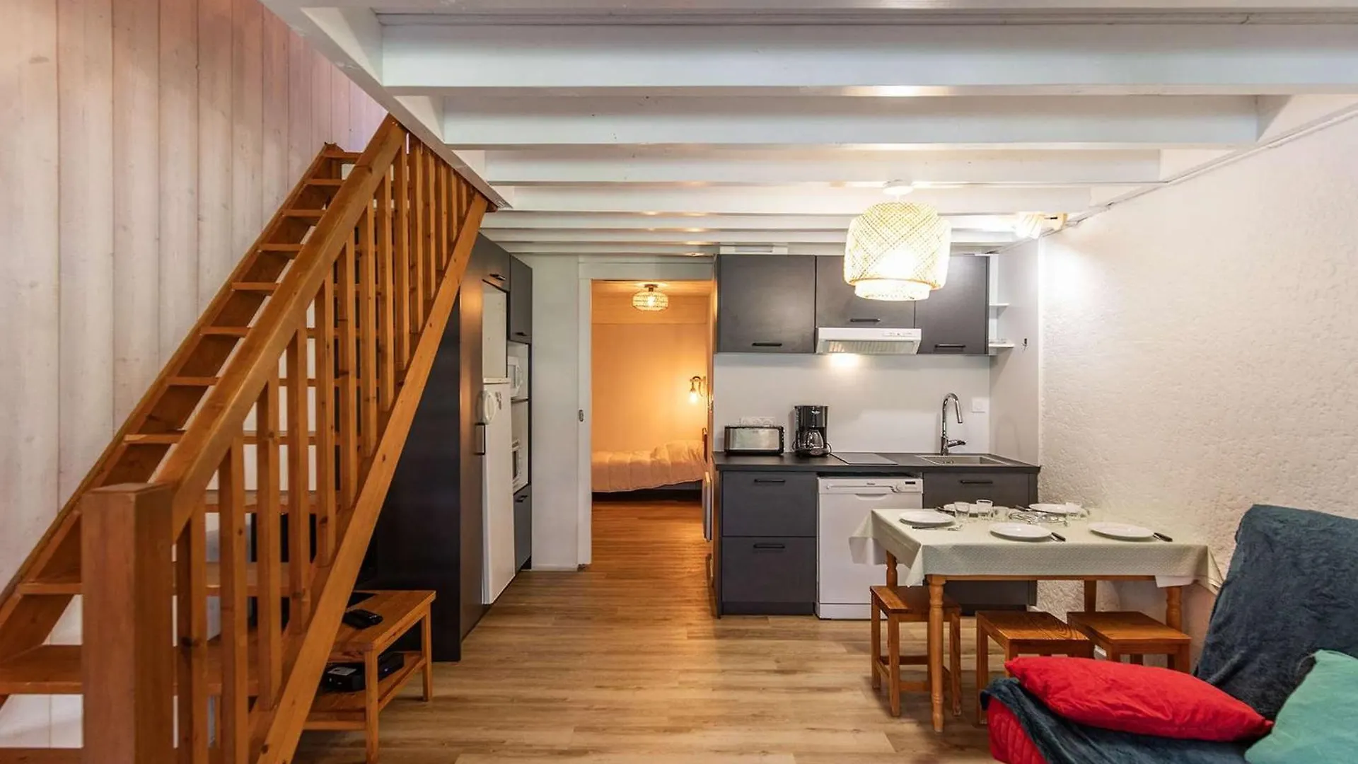 Apartament T2 Renove Avec Terrasse, Parking Prive, Local Velos A Cauterets - Fr-1-401-290