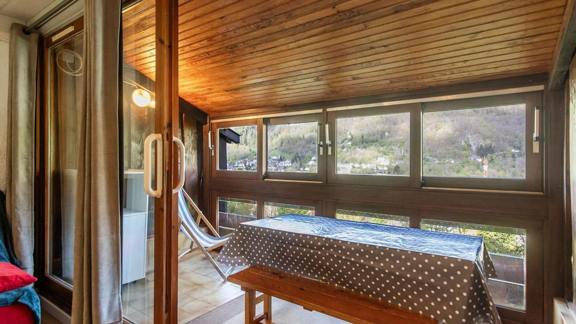 T2 Renove Avec Terrasse, Parking Prive, Local Velos A Cauterets - Fr-1-401-290 0*,
